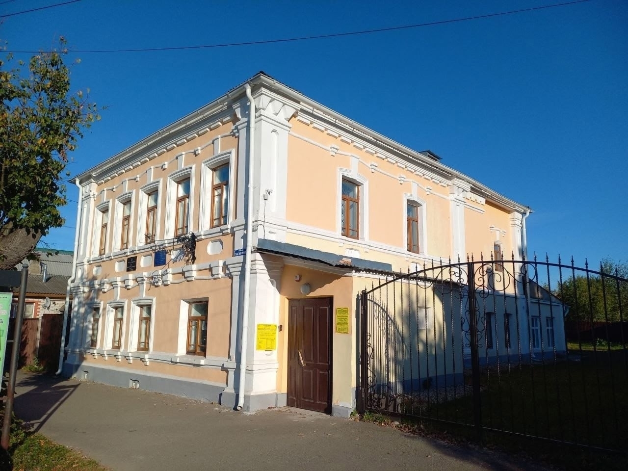 <span style="font-weight: bold;">МБУК "Музейно-мемориальный комплекс" Киржачского муниципального округа был создан 24 января 1991 года решением районного Совета народных депутатов. </span>